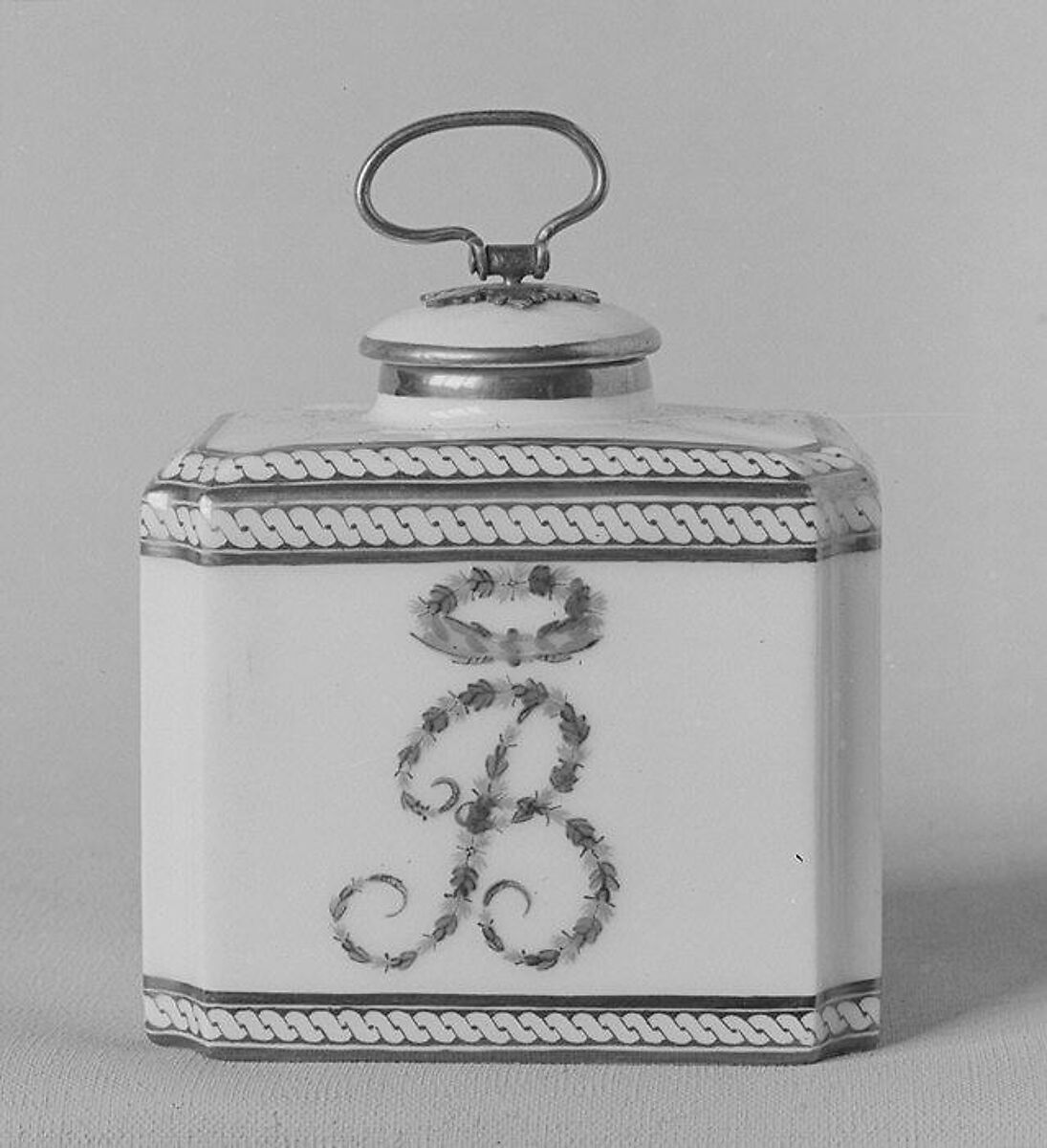 Tea caddy (part of a traveling tea service), Dihl et Guérhard (French, 1781–ca. 1824) (Manufacture de Monsieur Le Duc d’Angoulême, until 1789), Hard-paste porcelain, French, Paris 