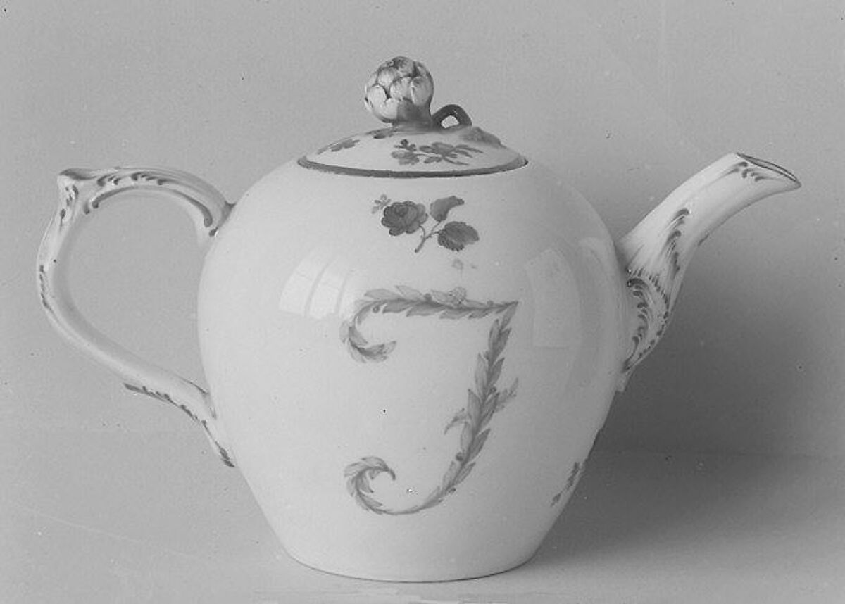 Teapot (part of a set), Royal Porcelain Manufactory, Berlin (German, founded 1763), Hard-paste porcelain, German, Berlin 