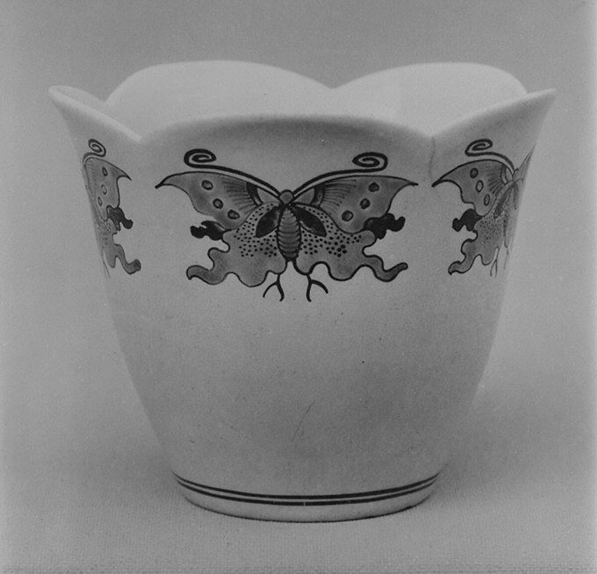 Beaker, Chantilly (French), Tin-glazed soft-paste porcelain, French, Chantilly 