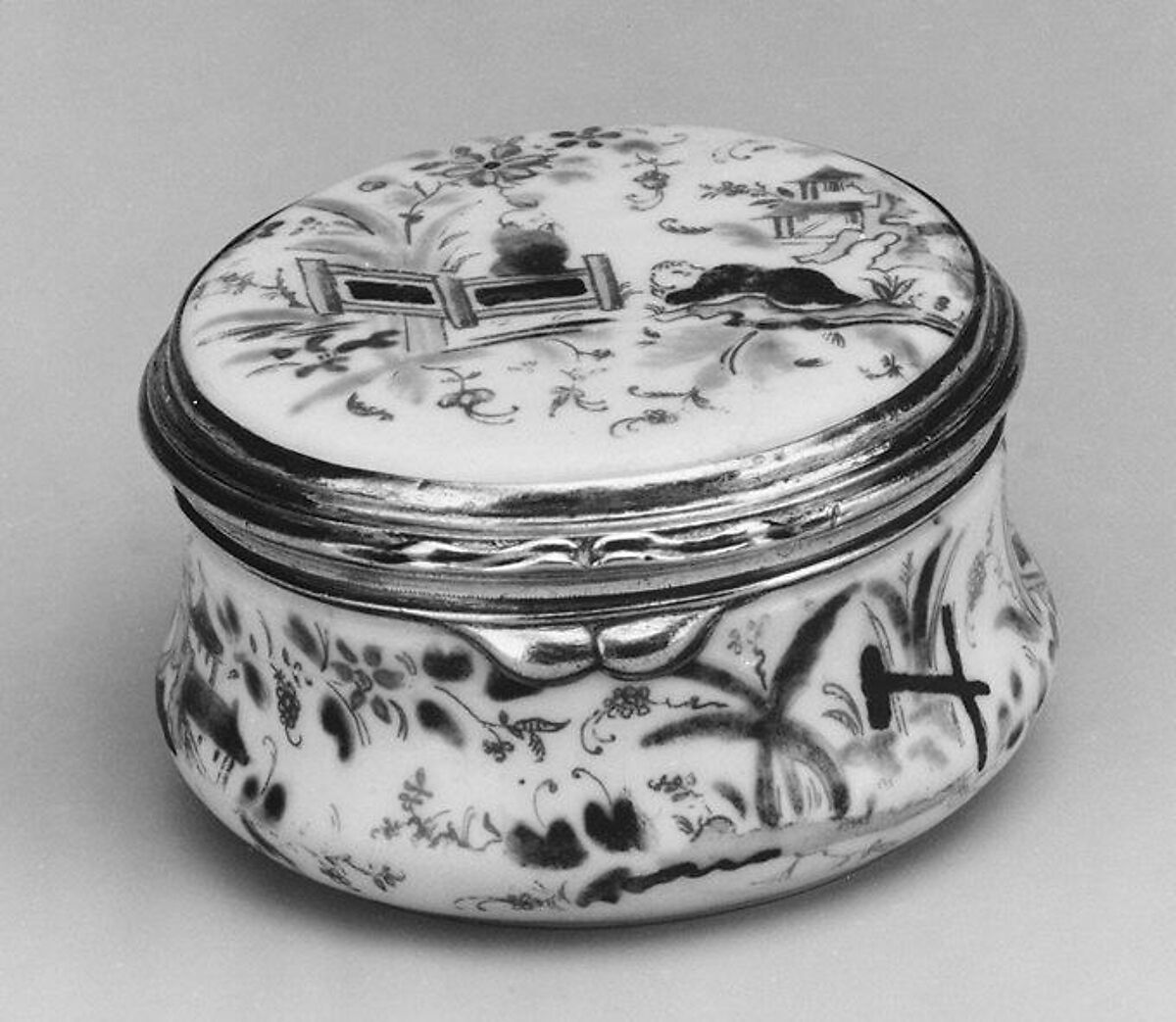 Snuffbox, Saint-Cloud factory (French, mid-1690s–1766), Soft-paste porcelain, silver, French, Saint-Cloud 