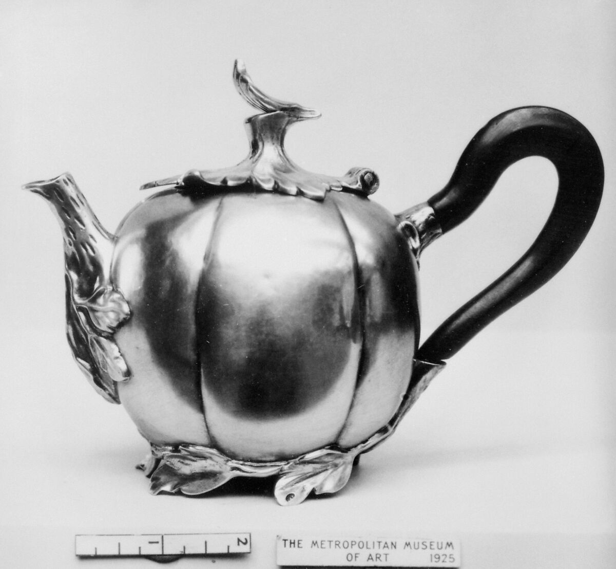 Teapot, Englebart Joosten Jr. (Dutch, 1738–ca. 1805), Silver, wood, Dutch, The Hague