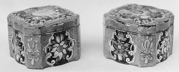 Eighteenth-century-style toilet set, Wood, red lacquer, Italian, Venice