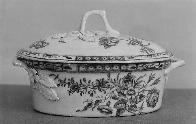 Butter dish with cover, Worcester factory (British, 1751–2008), Soft-paste porcelain, British, Worcester 