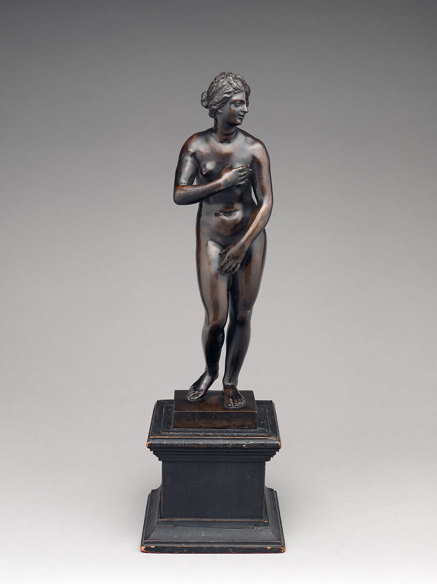 A small bronze replication statue of Venus by Massimiliano Soldani