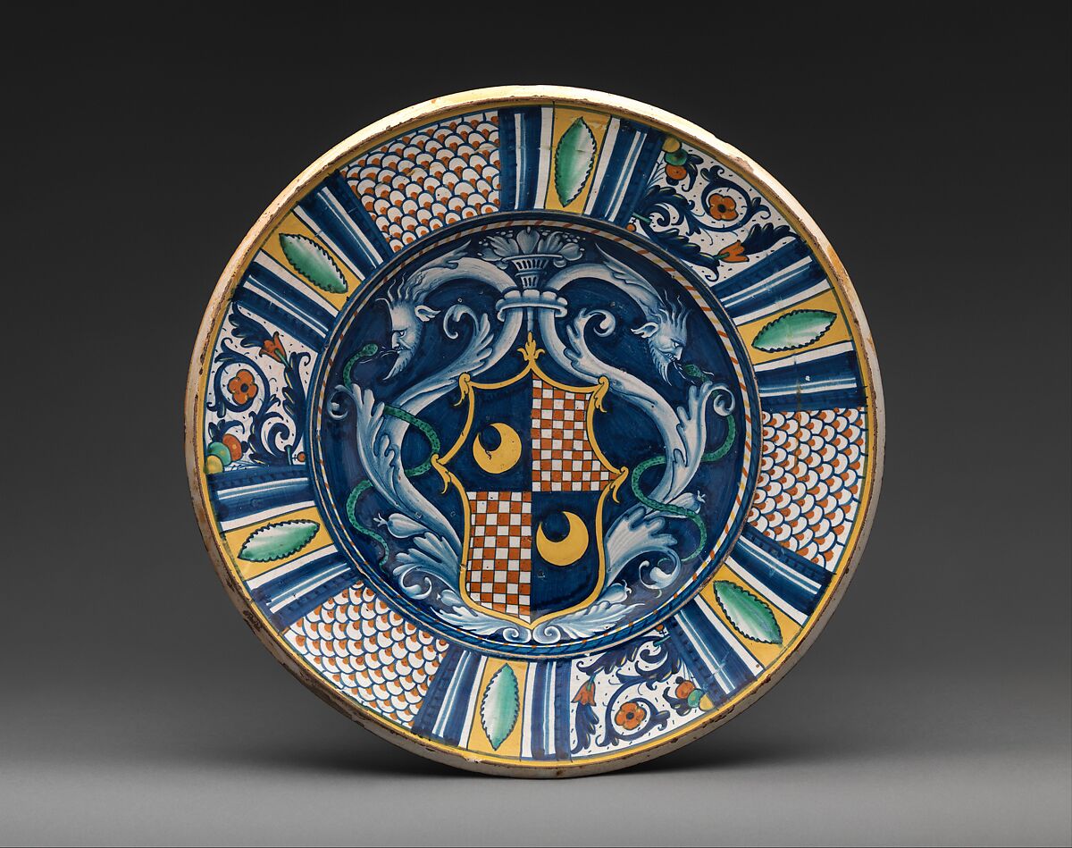 Dish with arms of the Vitelli family, Possibly Nicola Francioli, called Co (Italian, active Gubbio, between 1489 and 1496–at least 1565), Maiolica (tin-glazed earthenware), Italian, Deruta 