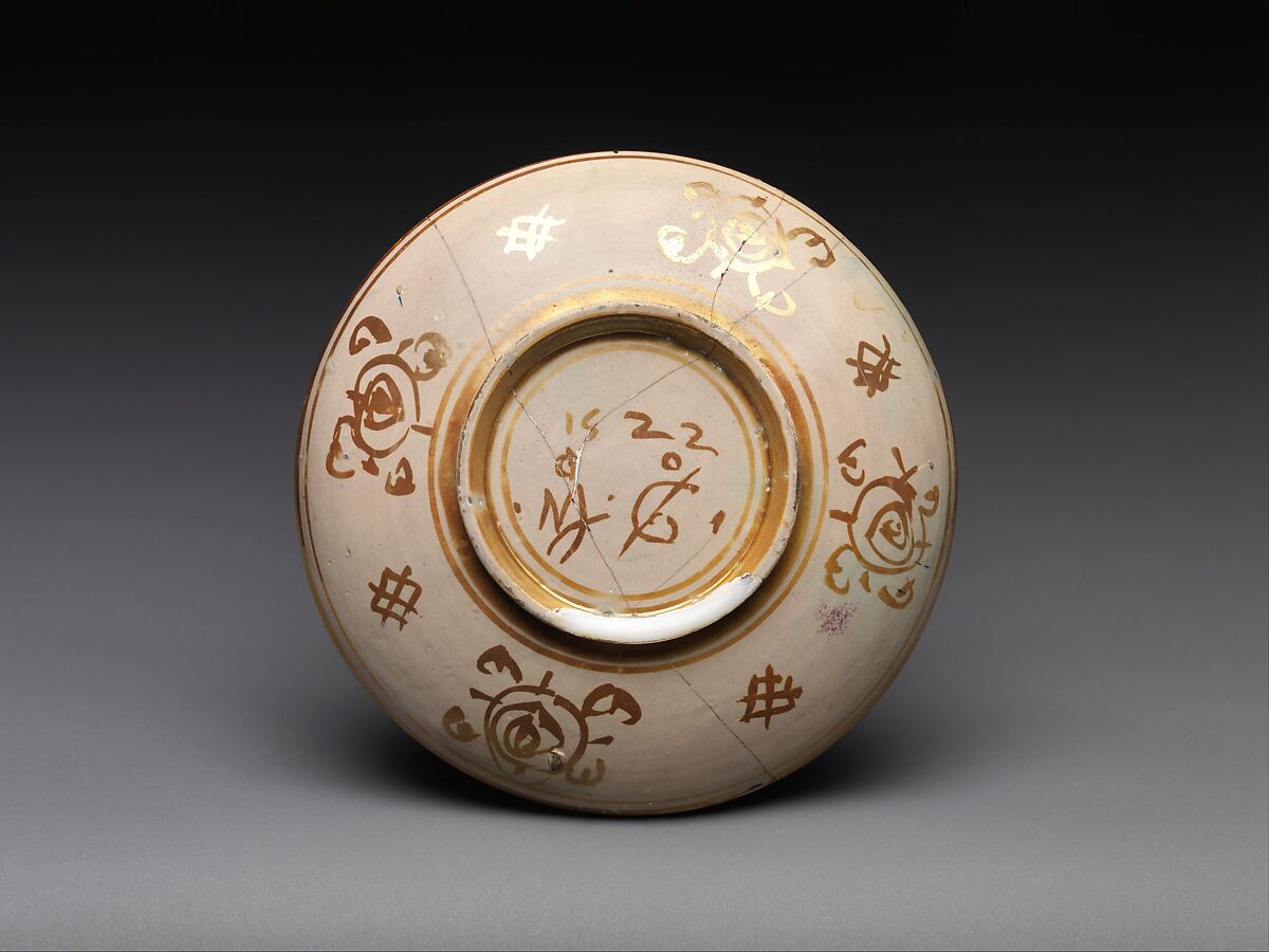 Shallow bowl depicting the Suicide of Dido, Maestro Giorgio Andreoli (Italian (Gubbio), active first half of 16th century), Maiolica (tin-glazed earthenware), lustered, Italian, Gubbio