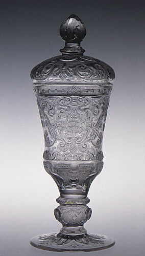 Standing cup with cover