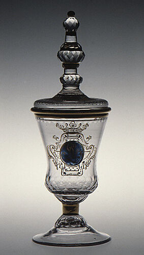 Standing cup with cover