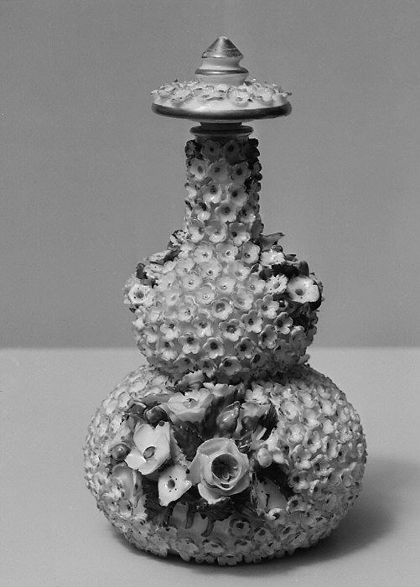 Bottle with stopper, Fontainebleau (Manufacture Royale, established 1530, 1535 or 1539), Hard-paste porcelain, French, Fontainebleau 
