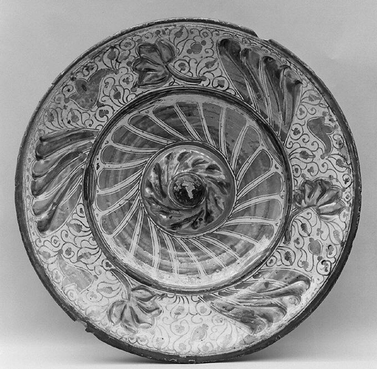Dish, Tin-glazed and luster-painted earthenware, Spanish, Valencia
