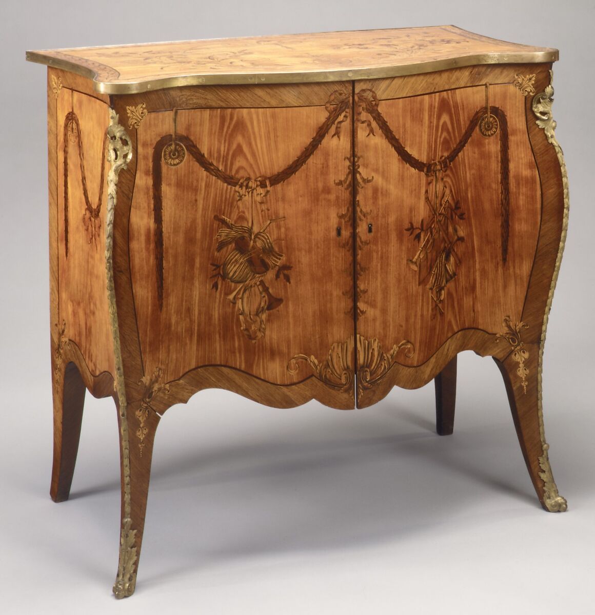 Commode, Mahogany, satinwood, gilt metal, British 