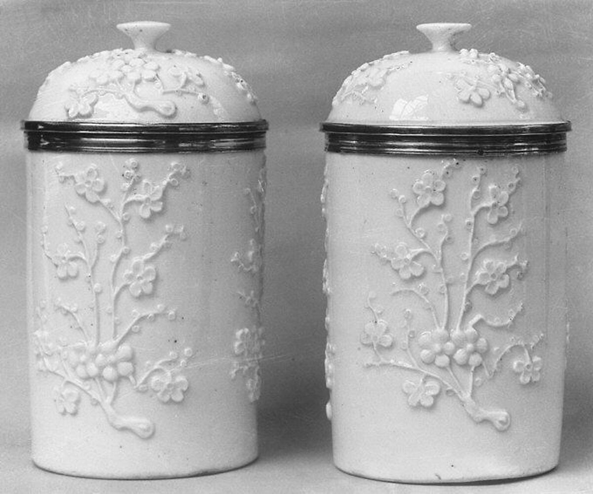 Pair of jars with covers, Mennecy, Soft-paste porcelain, French, Mennecy 