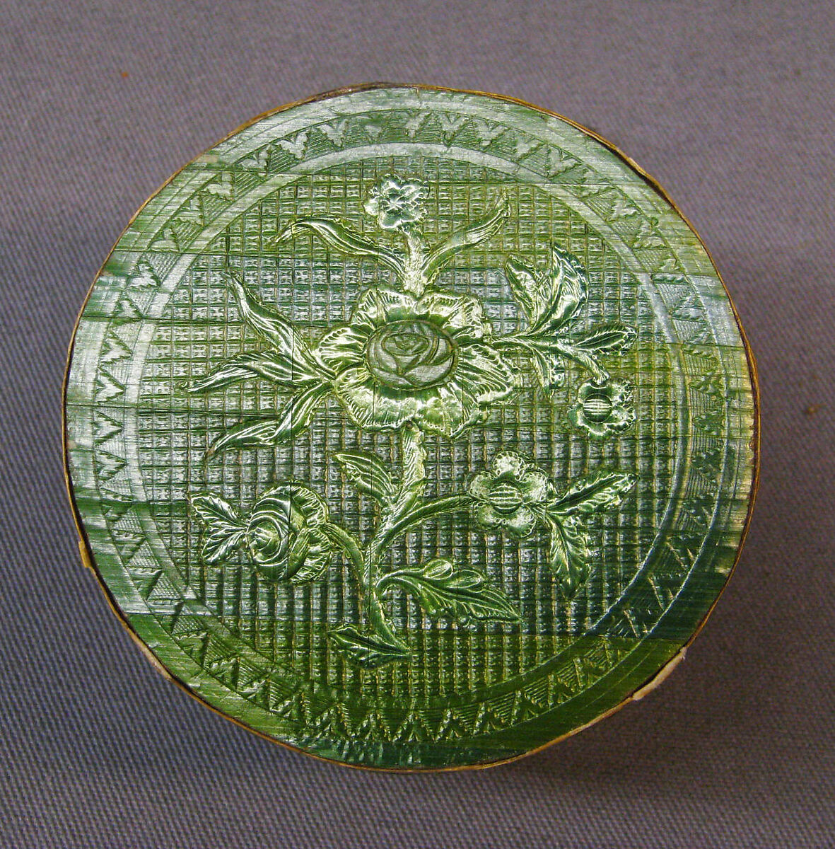 Toilet box, Profile head of Napoleon after an original by Jean-Pierre Droz (French, La Chaux-de-Fonds, Neuchâtel 1746–1823 Paris), Straw on wood, gilt bronze, French