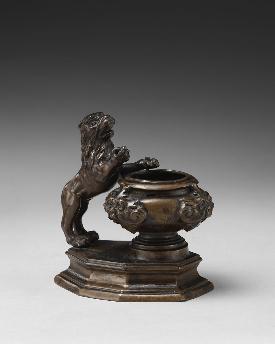 Inkwell with a rampant lion, Bronze, probably northern European 