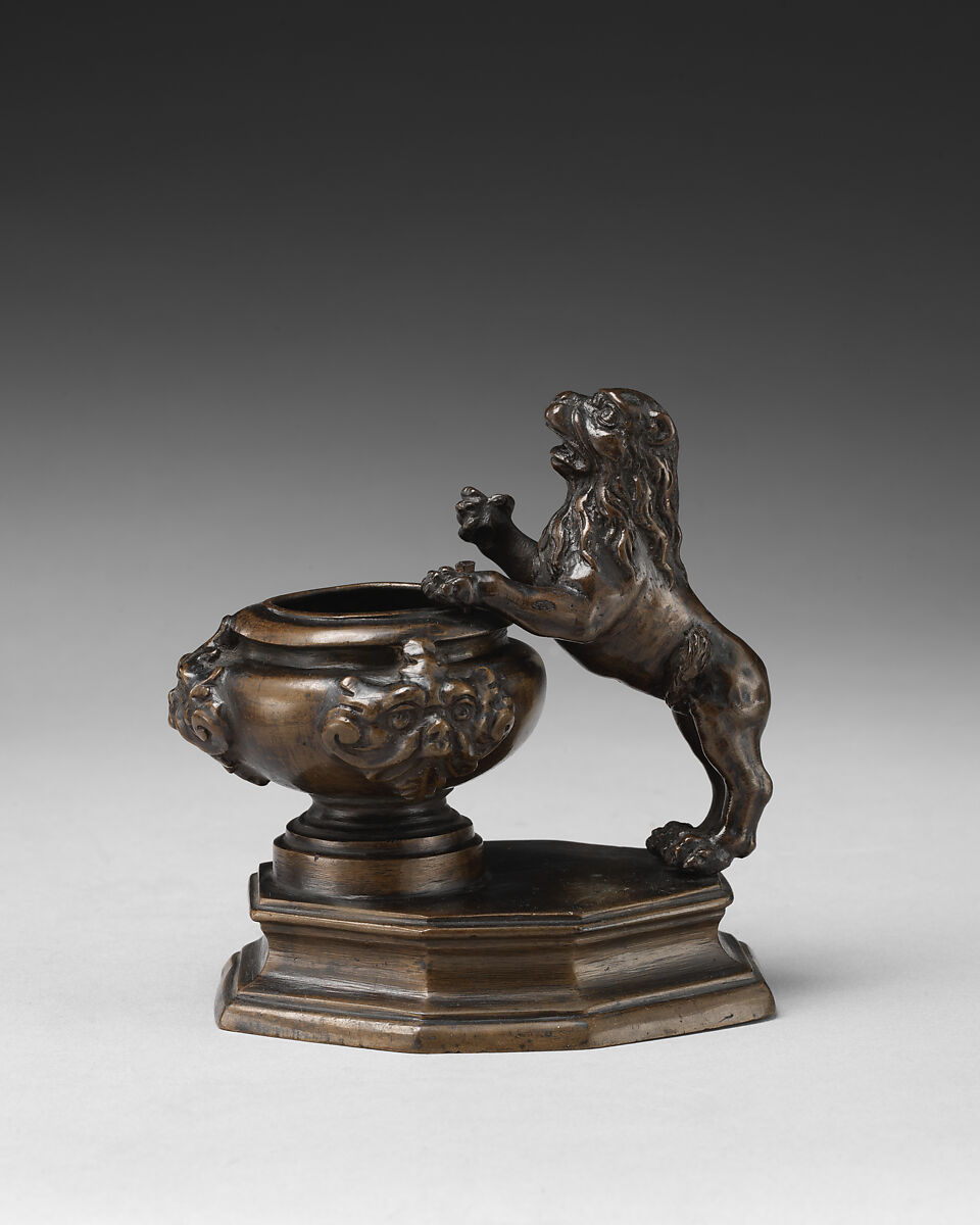Inkwell with a rampant lion, Bronze, probably northern European
