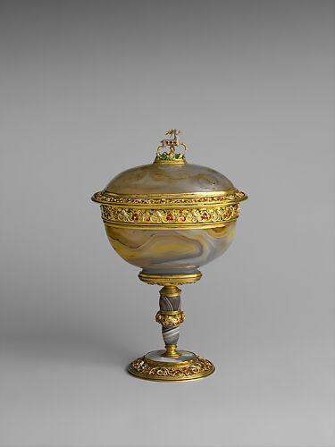Standing cup with cover