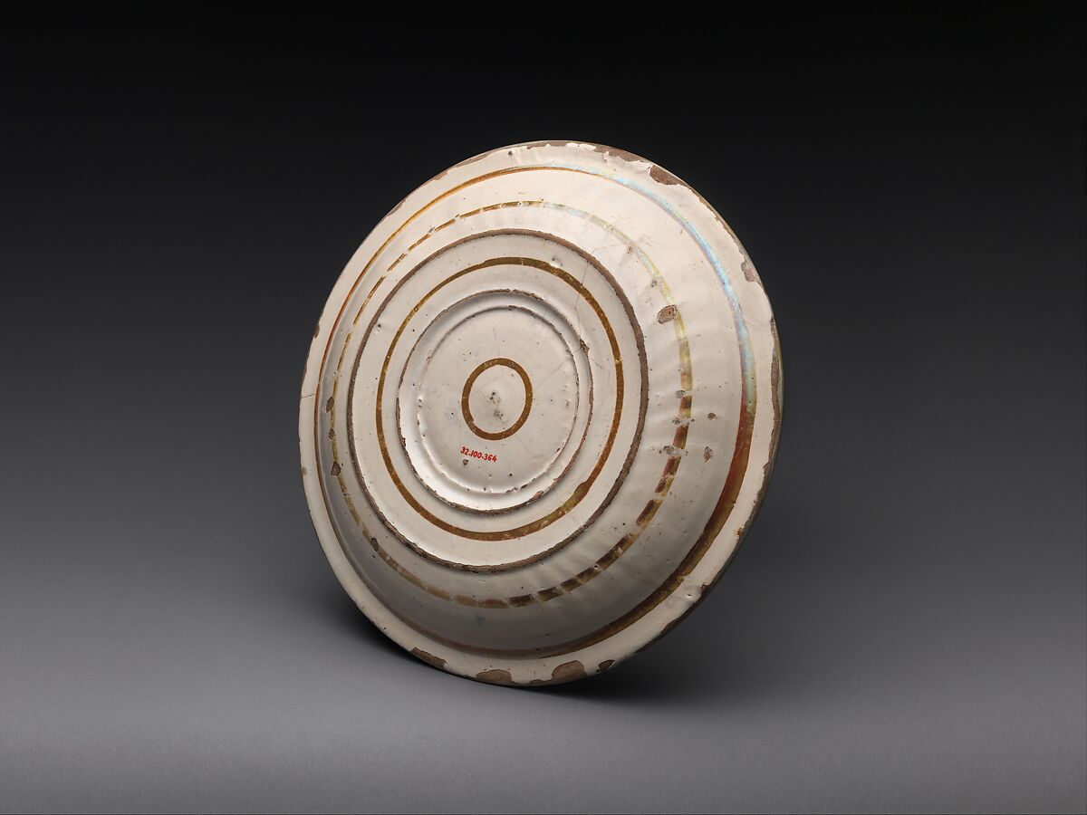 Ewer stand with male and female profiles and arms of the Orsini family, Maiolica (tin-glazed earthenware), lustered, Italian, Deruta