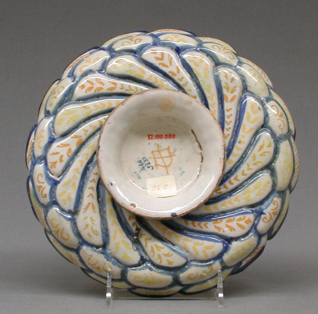 Dish, Maiolica (tin-glazed earthenware), Italian, Faenza