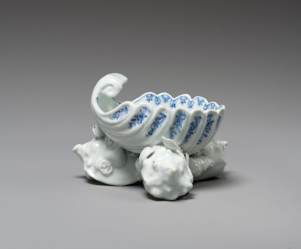 Sweetmeat dish (one of a pair), Bow Porcelain Factory (British, 1747–1776), Soft-paste porcelain, British, Bow, London 