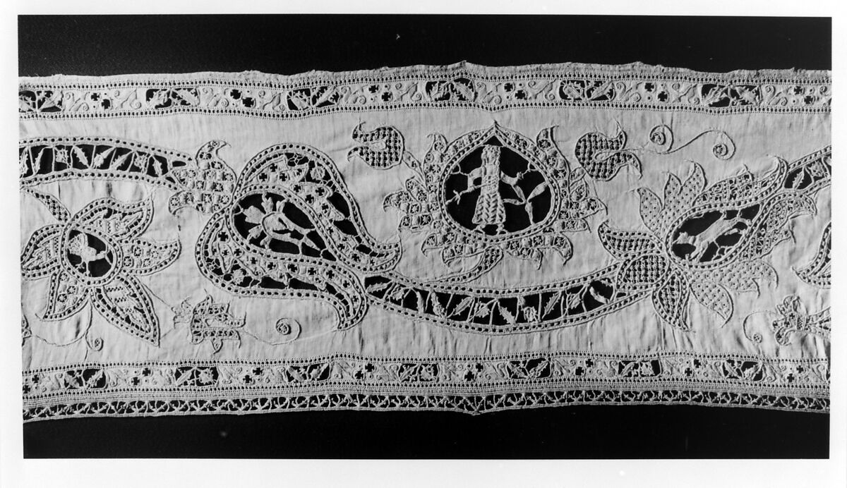 Border of cutwork and needle lace, Cutwork, needle lace, punto reale, punto riccio, punto in aria, reticello, linen, Italian