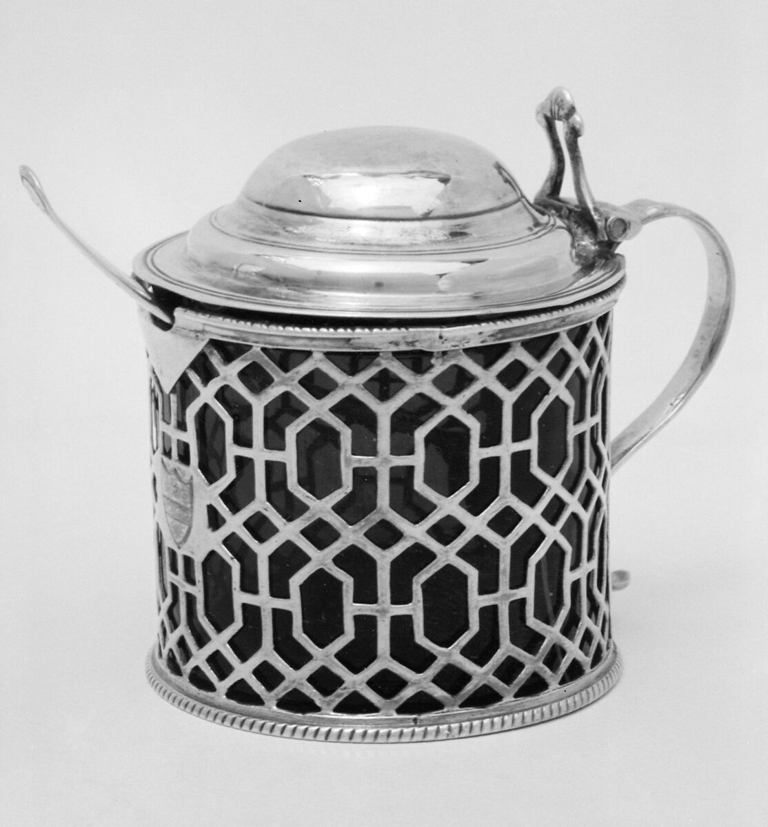 Mustard pot and spoon (one of a pair), Edward Aldridge II (active 1758– after 1781), Silver, British, London 