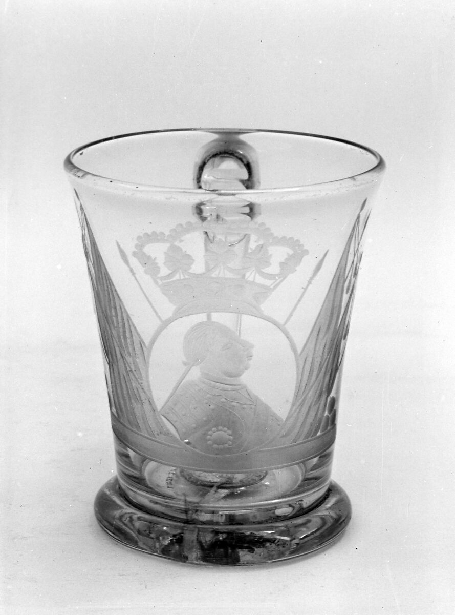 Mug
 with portrait of Frederick I (1688–1740), King of Prussia (1713–40), Glass; coin, German, Potsdam or Zechlin 