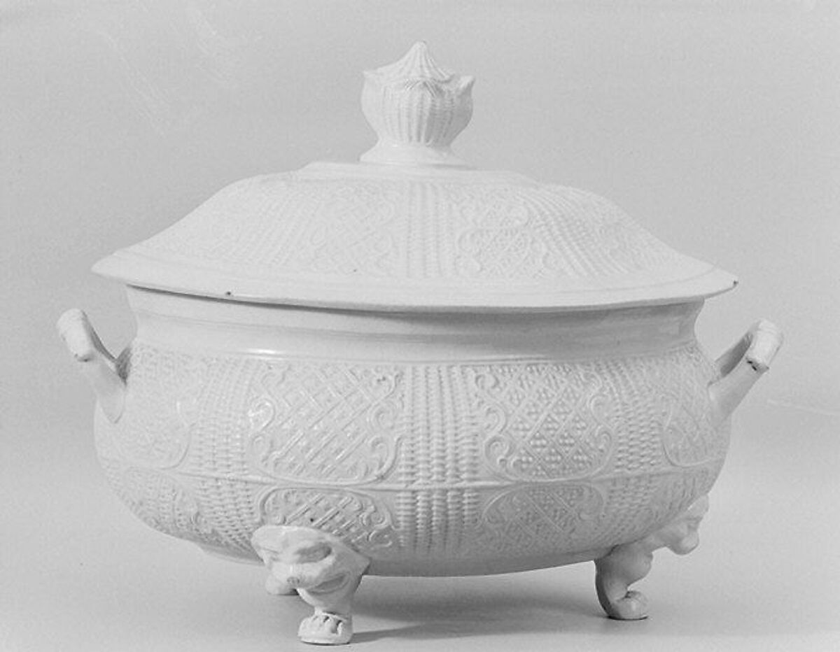 Soup tureen, Salt-glazed stoneware, British, Staffordshire 