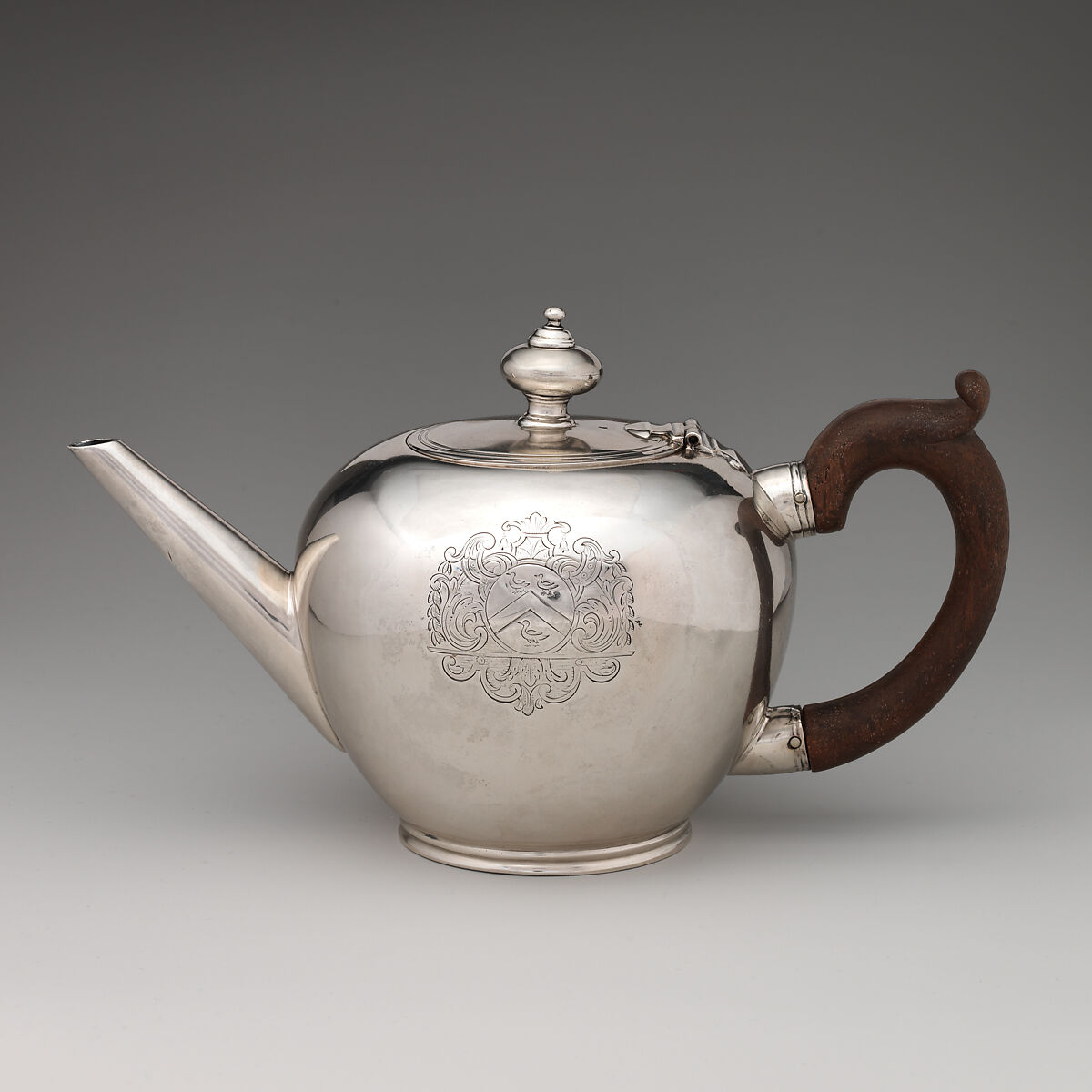 Teapot, David King (active 1688–1738), Silver, wood, Irish, Dublin 