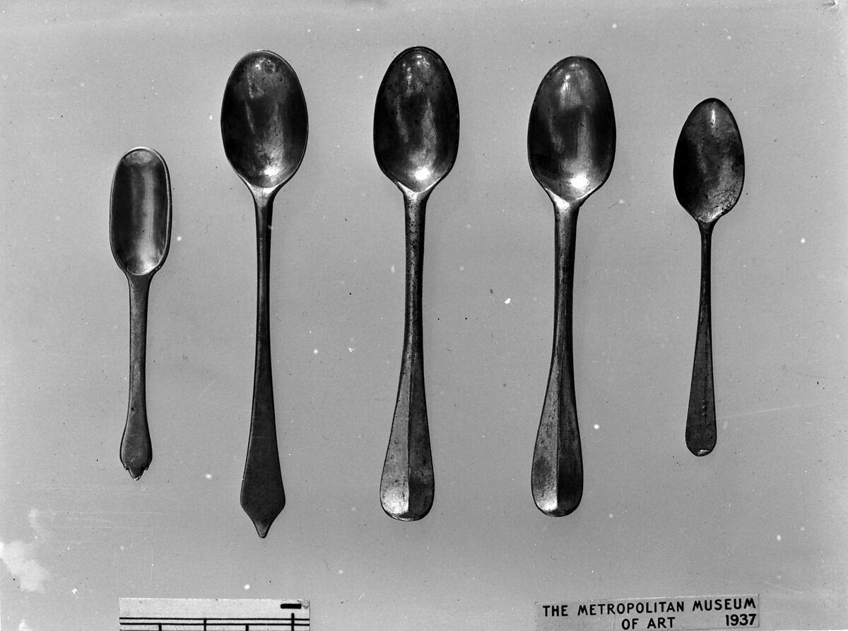 Two snuff spoons, Silver, British 