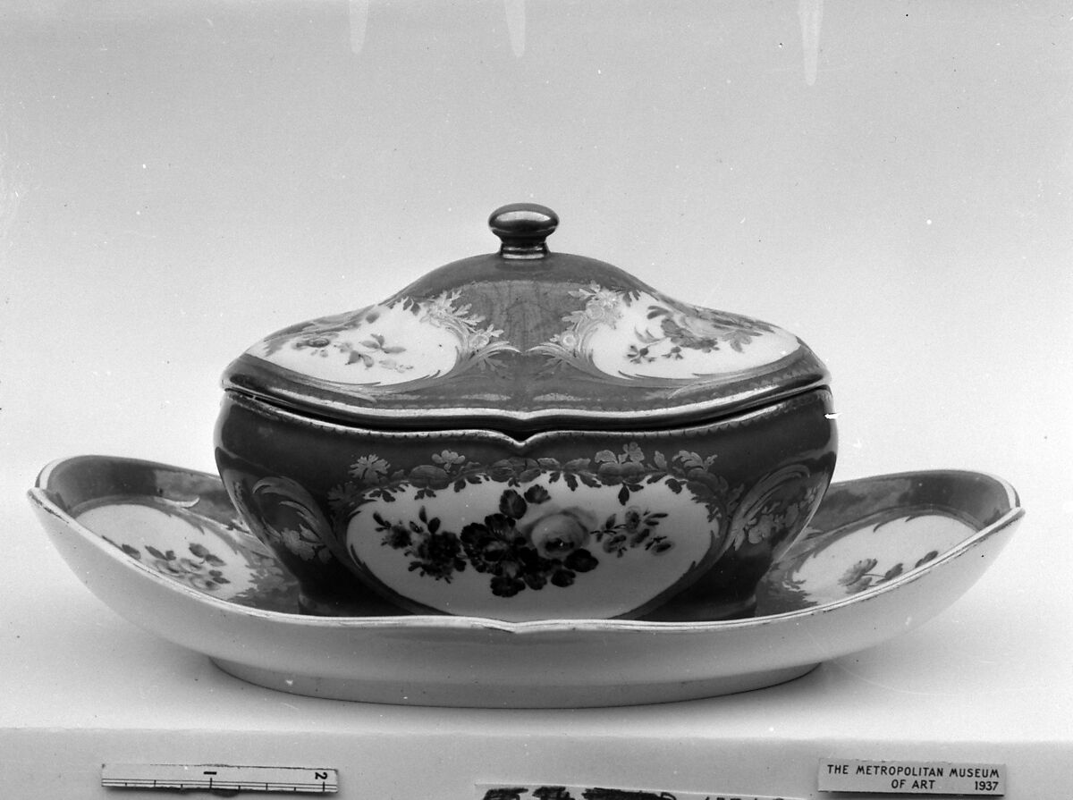 Sugar bowl (one of four) (part of a service), Sèvres Manufactory (French, 1740–present), Soft-paste porcelain, French, Sèvres 