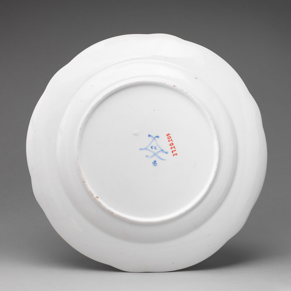 Plate (Assiette à palmes) (1 of 102) (part of a service), Sèvres Manufactory (French, 1740–present), Soft-paste porcelain, French, Sèvres