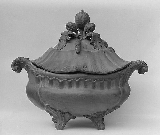 Soup tureen with cover and tray, Terracotta, French, Sceaux 