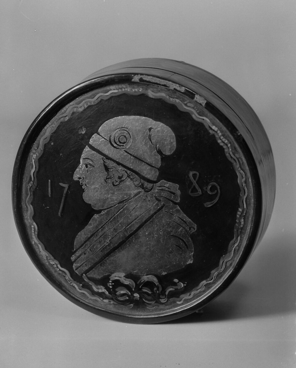 Box with portrait of Louis XVI in Phrygian cap, Papier mâché, horn, French 