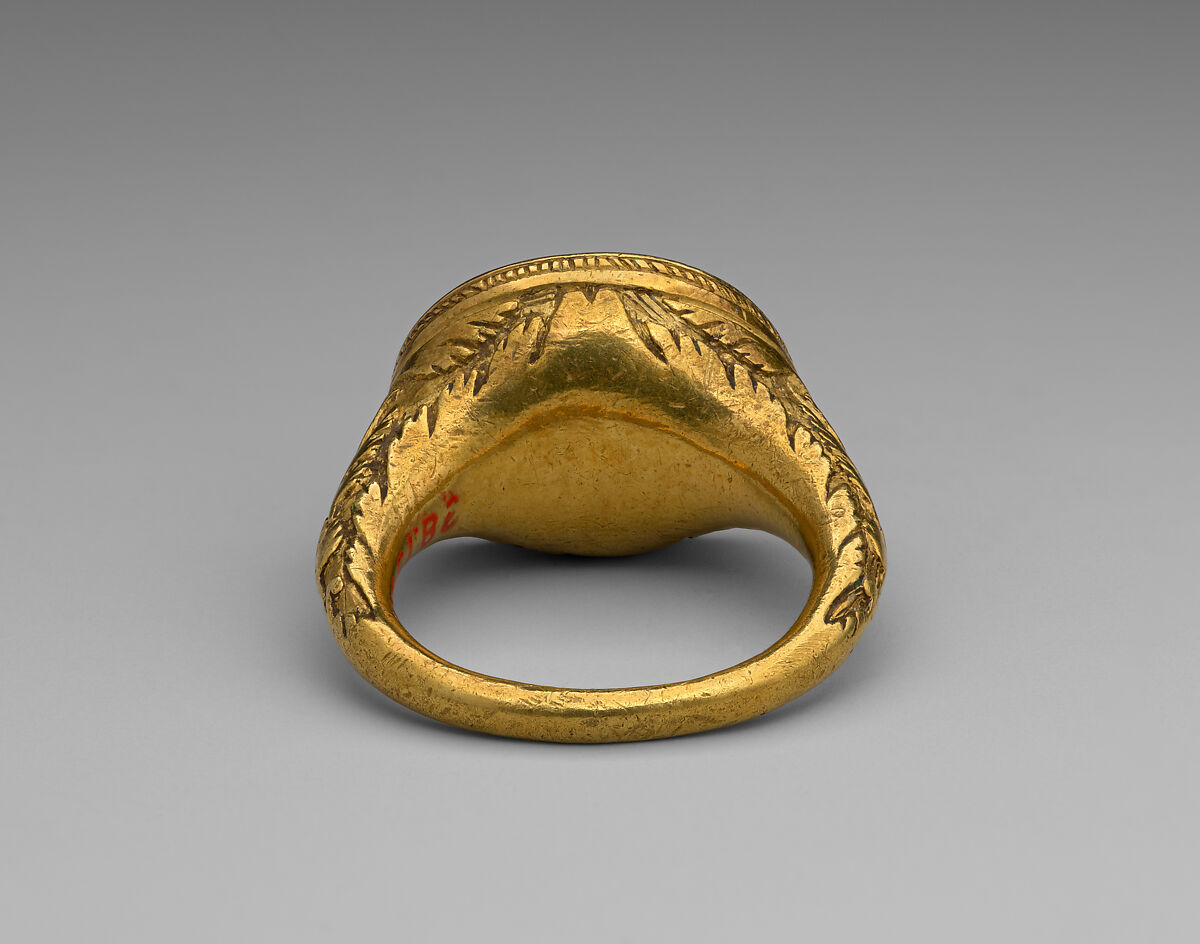 Head of a Maiden intaglio set in a ring, Carnelian and gold, Italian