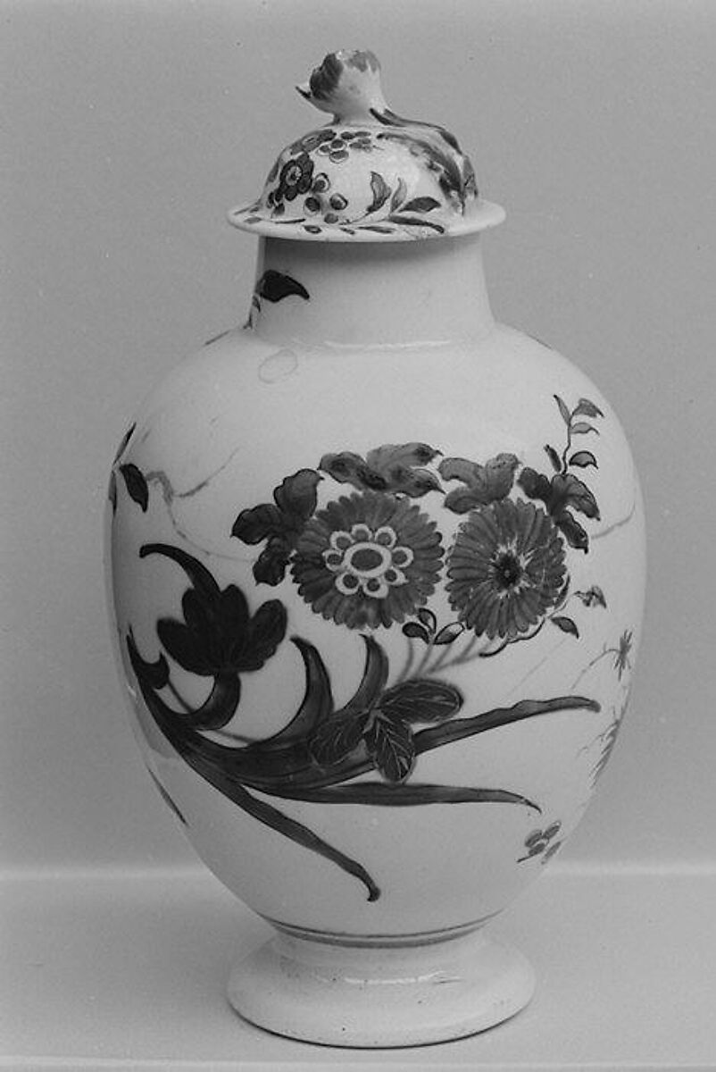 Tea caddy with cover (part of a service), Worcester factory (British, 1751–2008), Soft-paste porcelain, British, Worcester 