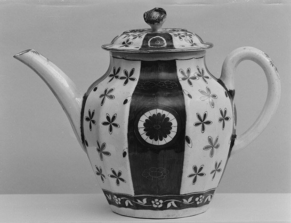Teapot (part of a service), Worcester factory (British, 1751–2008), Soft-paste porcelain, British, Worcester 