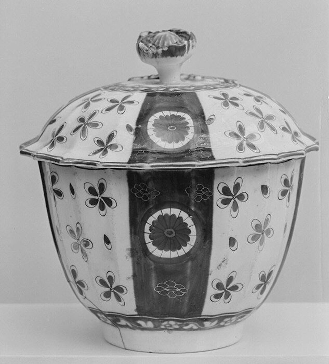 Sugar bowl with cover (part of a service), Worcester factory (British, 1751–2008), Soft-paste porcelain, British, Worcester 