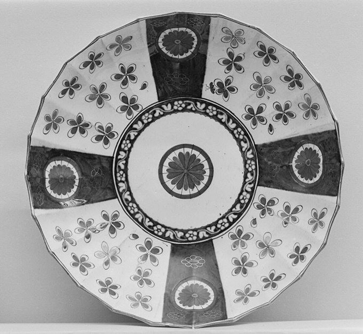 Dish (part of a service), Worcester factory (British, 1751–2008), Soft-paste porcelain, British, Worcester 