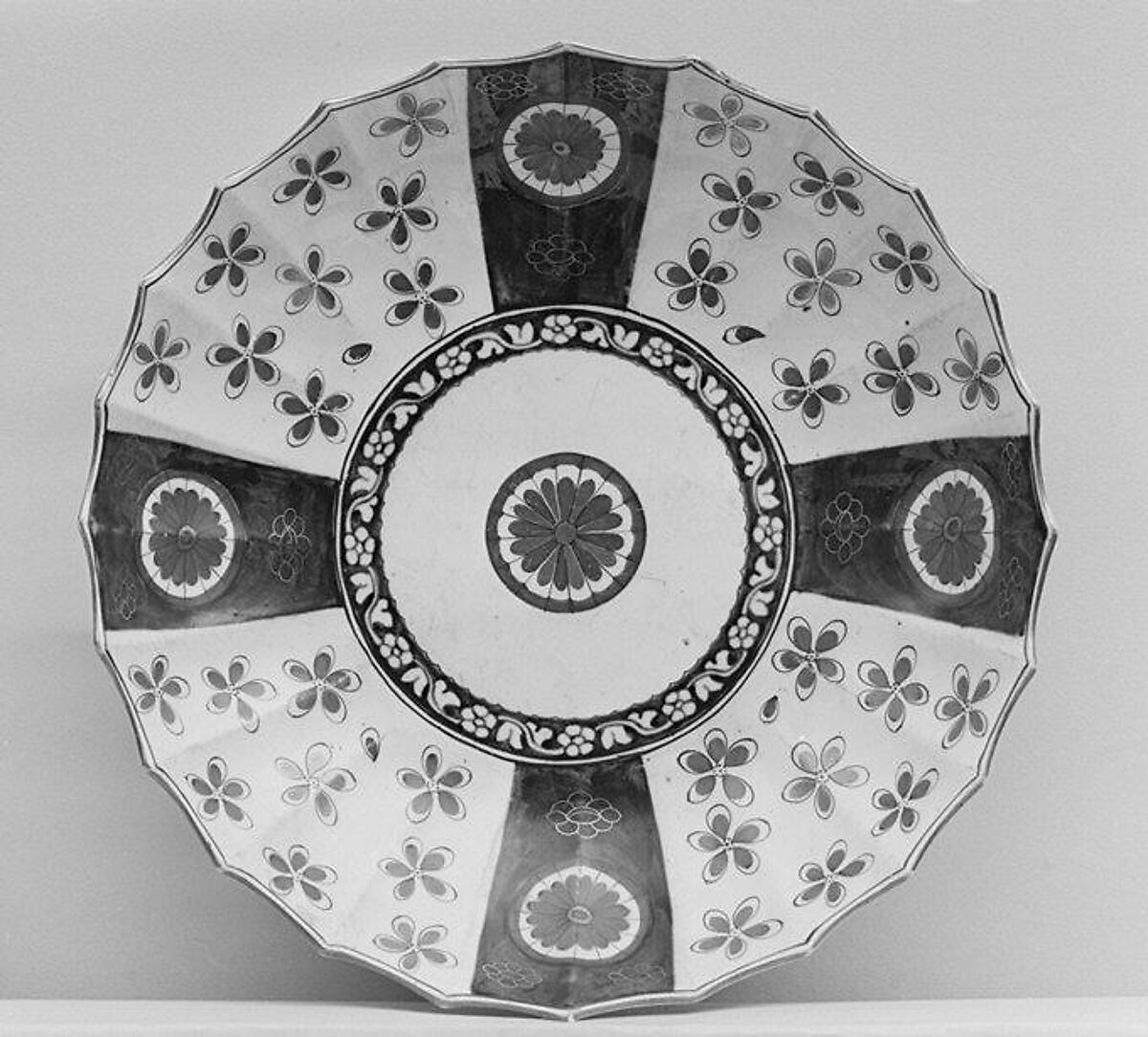 Dish (part of a service), Worcester factory (British, 1751–2008), Soft-paste porcelain, British, Worcester 