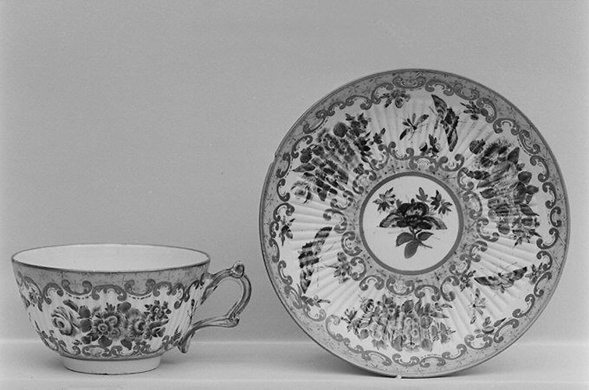 Cup and saucer, Worcester factory (British, 1751–2008), Soft-paste porcelain, British, Worcester 