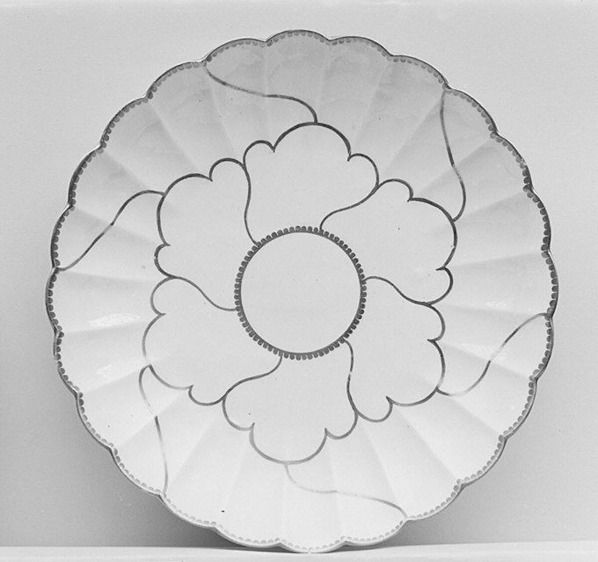 Dish (part of a service), Worcester factory (British, 1751–2008), Soft-paste porcelain, British, Worcester 