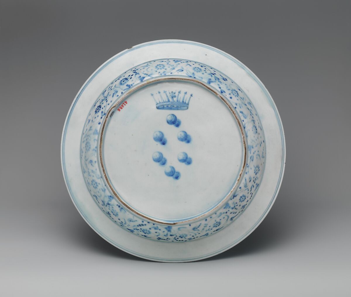 Dish depicting The Death of Saul, Medici Porcelain Manufactory (Italian, Florence, ca. 1575–ca. 1587), Soft-paste porcelain decorated in underglaze blue, Italian, Florence