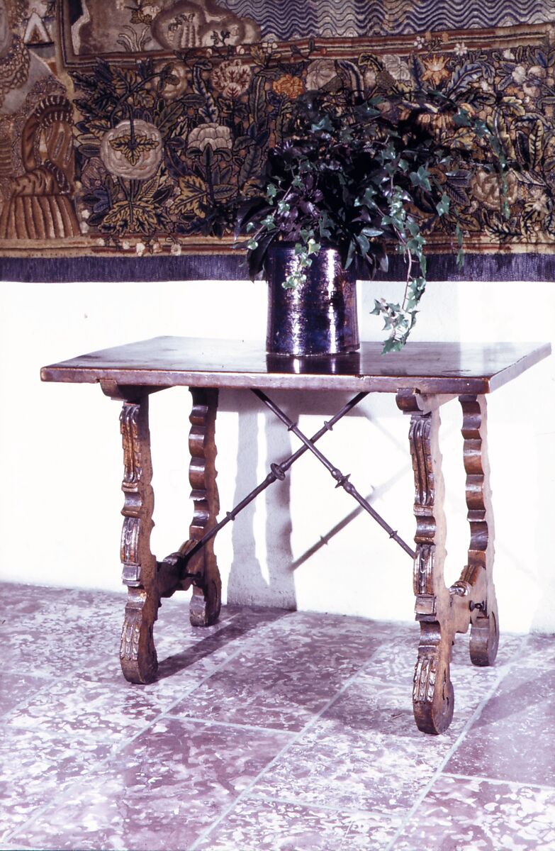 Table, Walnut, Spanish