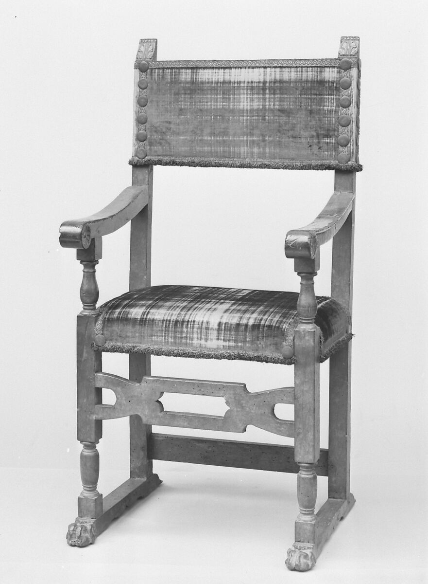 Pair of armchairs, Walnut, possibly Spanish