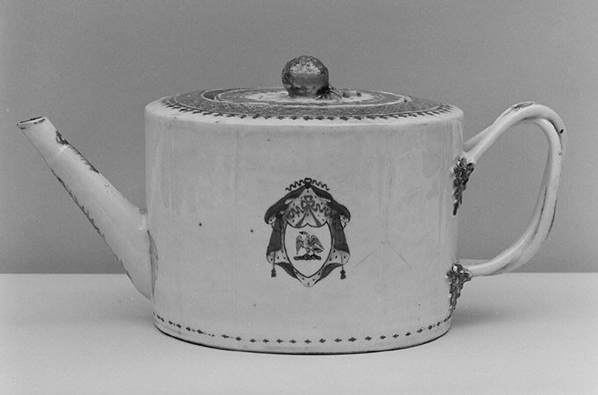 Teapot, Hard-paste porcelain, Chinese, probably for British market 