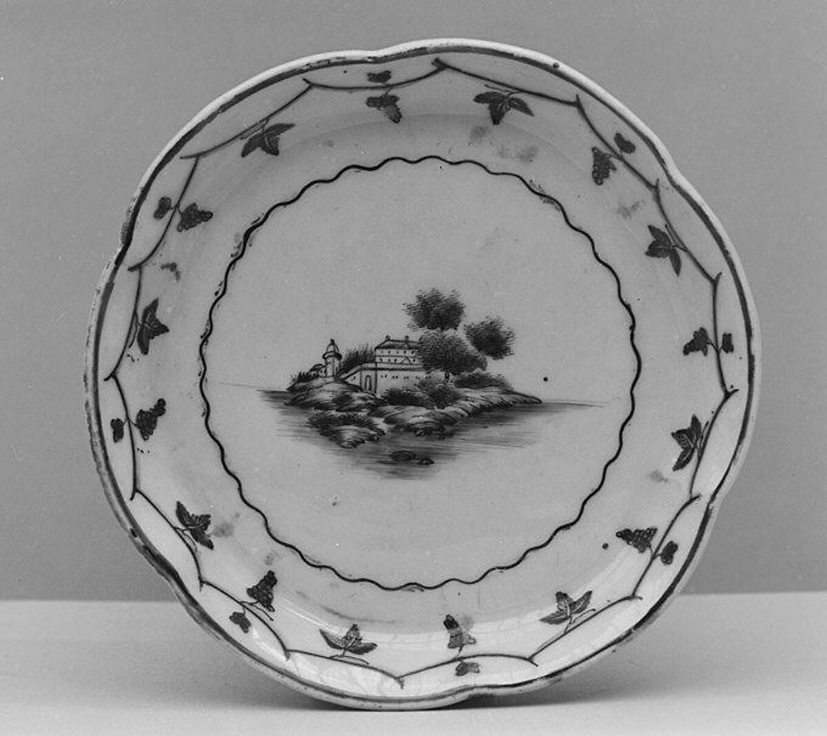 Teapot with cover and stand, Hard-paste porcelain, Chinese, probably for American market