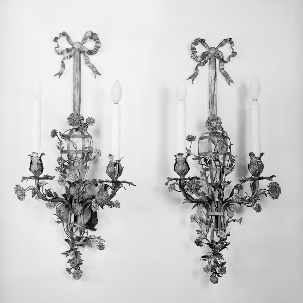 Pair of wall sconces, Brass, water-gilt (?), porcelain, probably French 