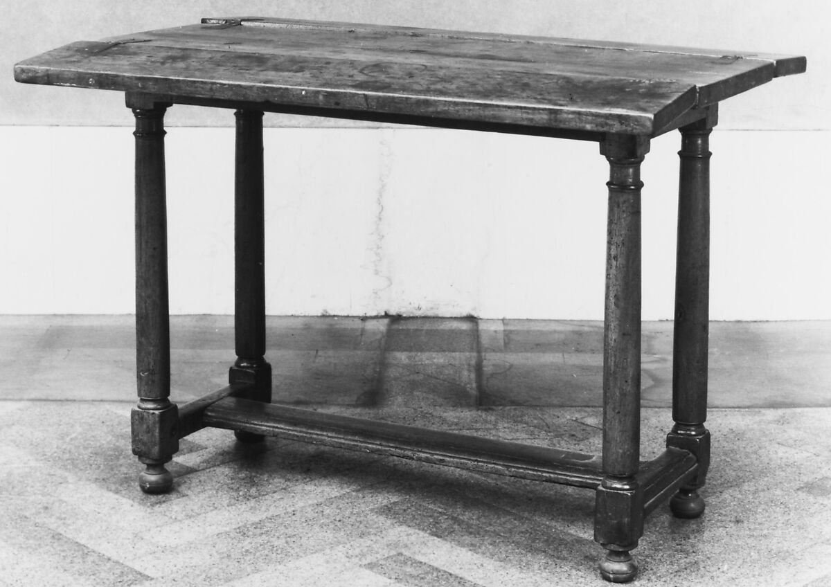 Drop-leaf table, Walnut, French 