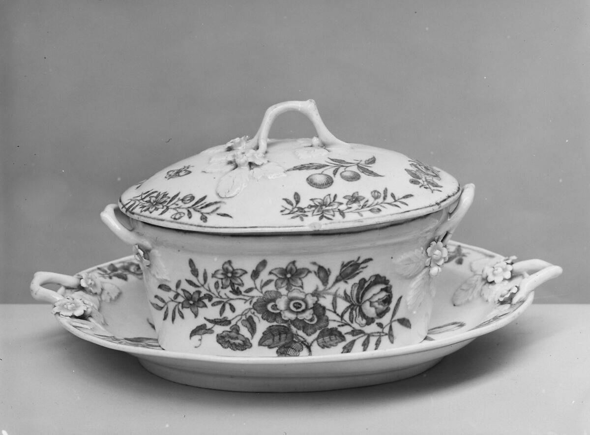 Butter dish with cover and stand, Worcester factory (British, 1751–2008), Soft-paste porcelain, British, Worcester 