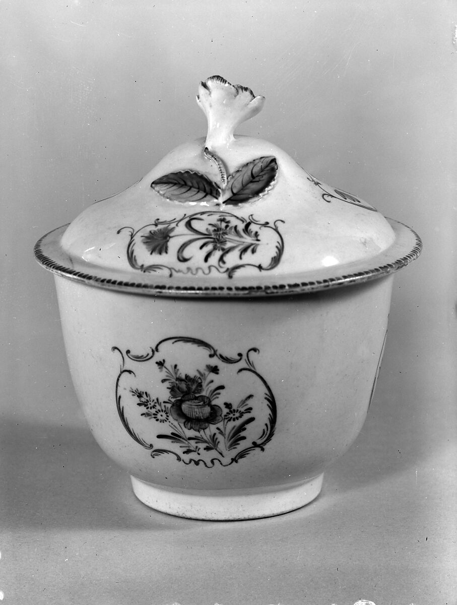 Sugar bowl with cover, Worcester factory (British, 1751–2008), Soft-paste porcelain, British, Worcester 